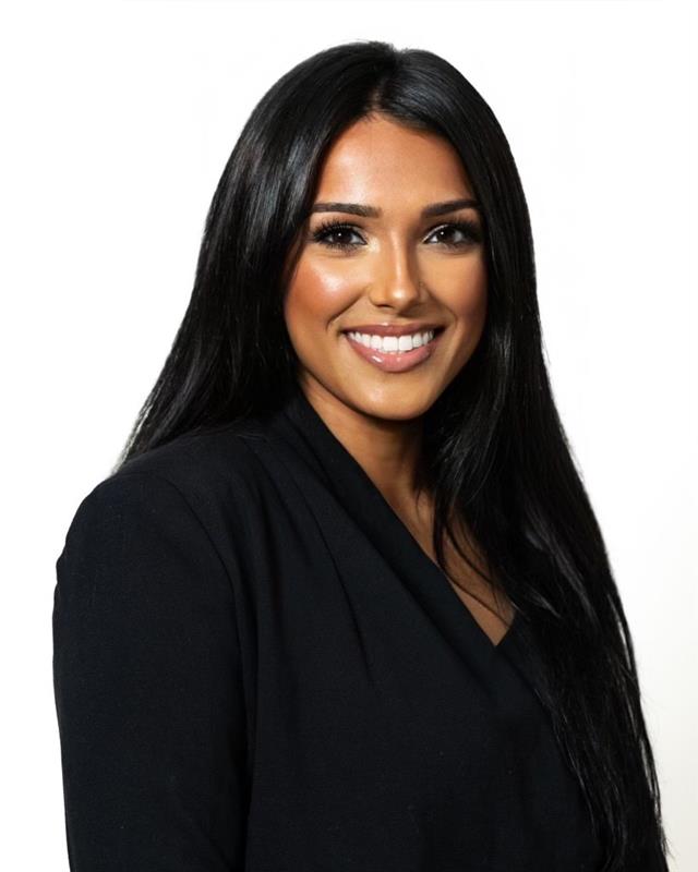 Headshot of Nia Patil, Member